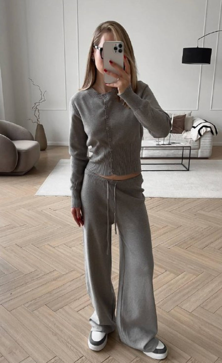Kvinnors st chunky knit cardigan med skräddarsydd snitt och trendiga knappar Mirla-Eva Jonsson