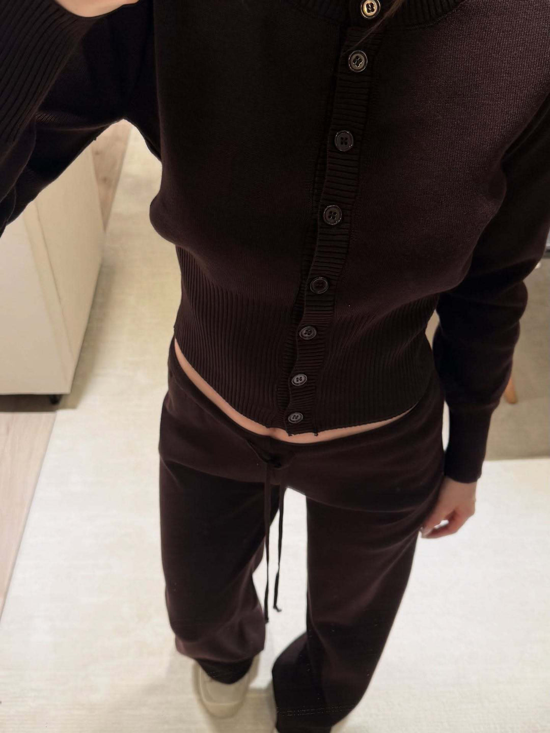 Kvinnors st chunky knit cardigan med skräddarsydd snitt och trendiga knappar Mirla-Eva Jonsson