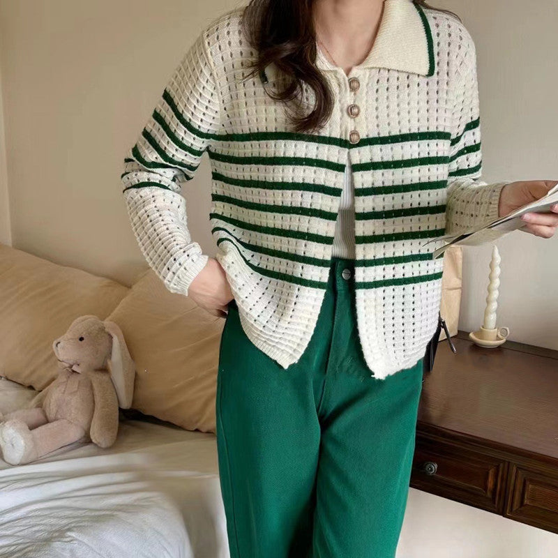 Kvinnors stickad cardigan med maritim randig mönster och knäppningsdetaljer Mirla-Eva Jonsson