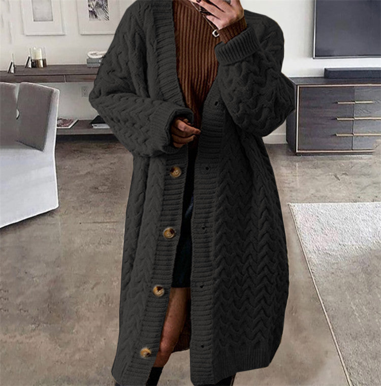Kvinnors stickad cardigan med voluminös kabeldesign och praktiska knäppningar Mirla-Eva Jonsson