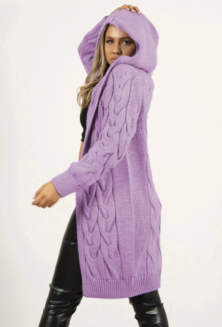 Kvinnors stickad jacka med huva och kabelmönster Mirla-Eva Jonsson