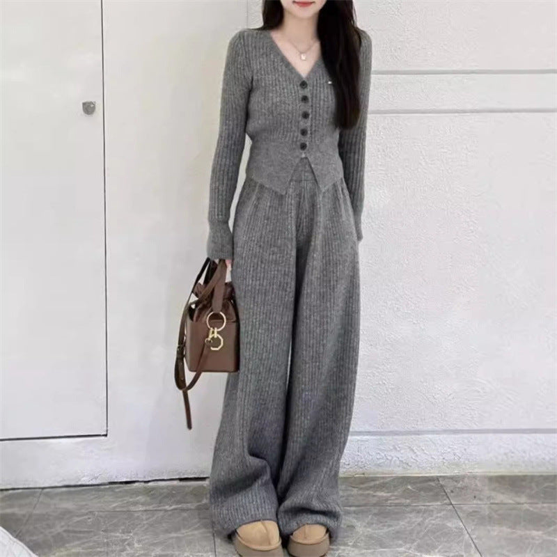 Kvinnors stickad jumpsuit med knapprdetaill och avslappnad passform Mirla-Eva Jonsson