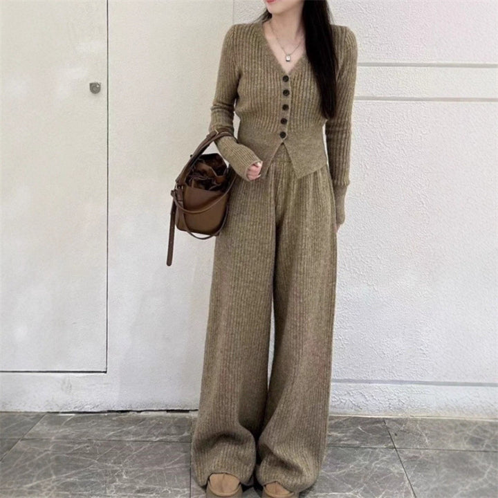 Kvinnors stickad jumpsuit med knapprdetaill och avslappnad passform Mirla-Eva Jonsson