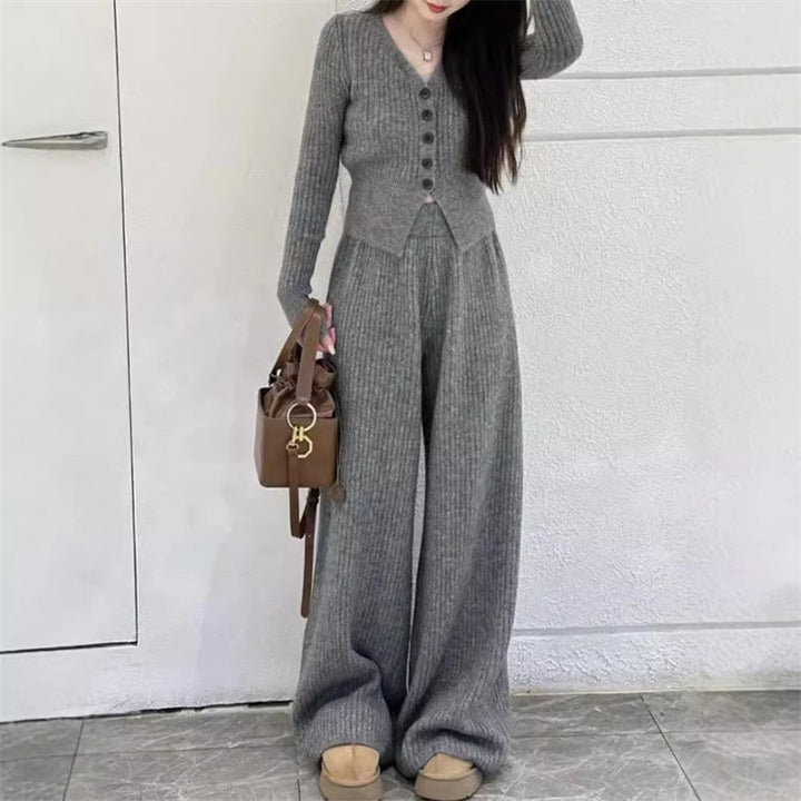 Kvinnors stickad jumpsuit med knapprdetaill och avslappnad passform Mirla-Eva Jonsson