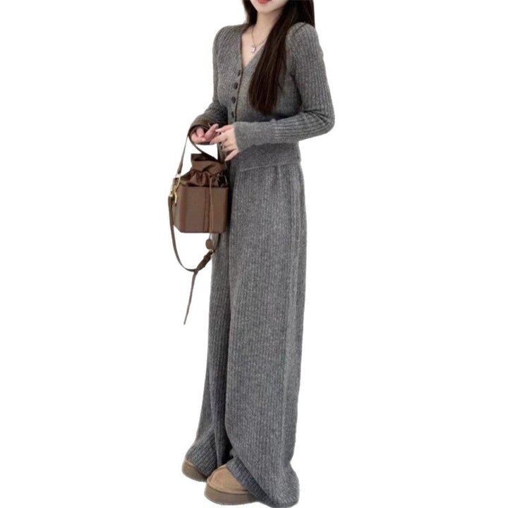 Kvinnors stickad jumpsuit med knapprdetaill och avslappnad passform Mirla-Eva Jonsson
