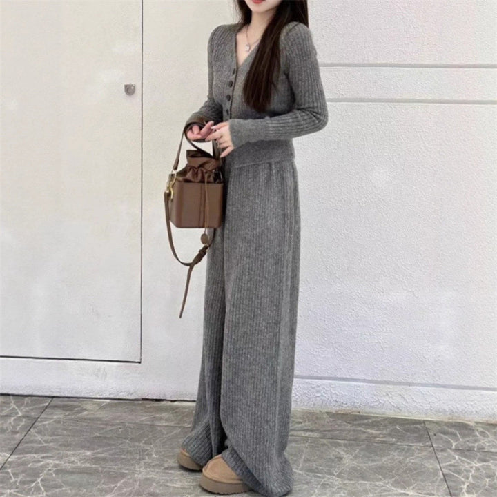 Kvinnors stickad jumpsuit med knapprdetaill och avslappnad passform Mirla-Eva Jonsson