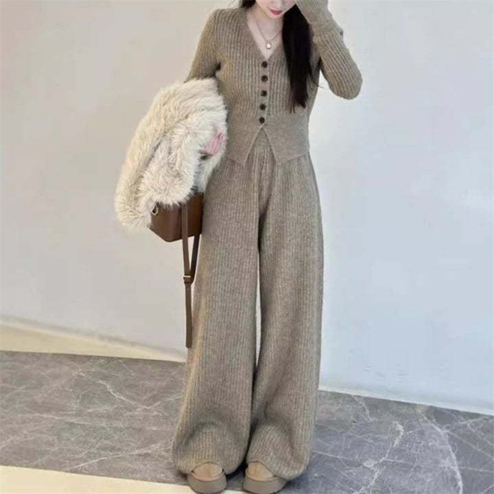 Kvinnors stickad jumpsuit med knapprdetaill och avslappnad passform Mirla-Eva Jonsson