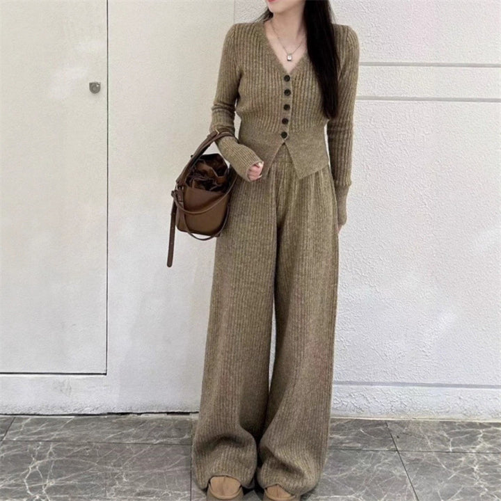 Kvinnors stickad jumpsuit med knapprdetaill och avslappnad passform Mirla-Eva Jonsson