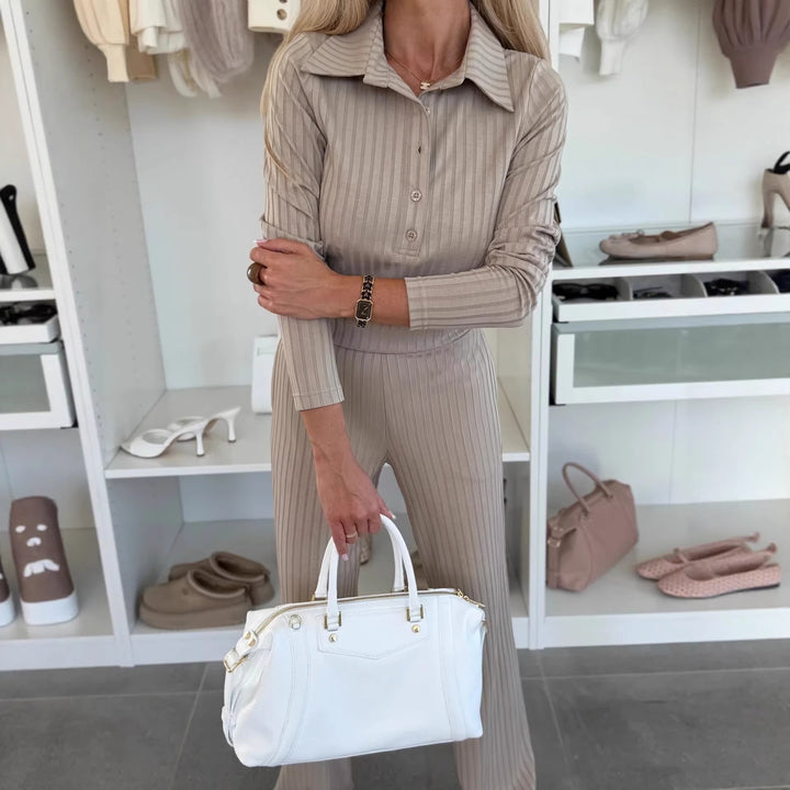 Kvinnors stickad jumpsuit med polostil krage och elastisk midja Mirla-Eva Jonsson
