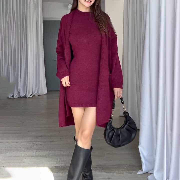 Kvinnors stickad kappa med en modern oversized passform och praktiska fickor Mirla-Eva Jonsson