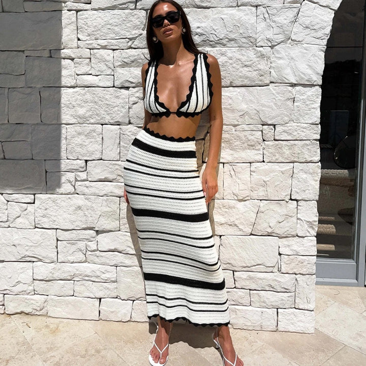 Kvinnors stickad klänning i crop top stil med maxilängd silhuett och vågig övergång-Eva Jonsson