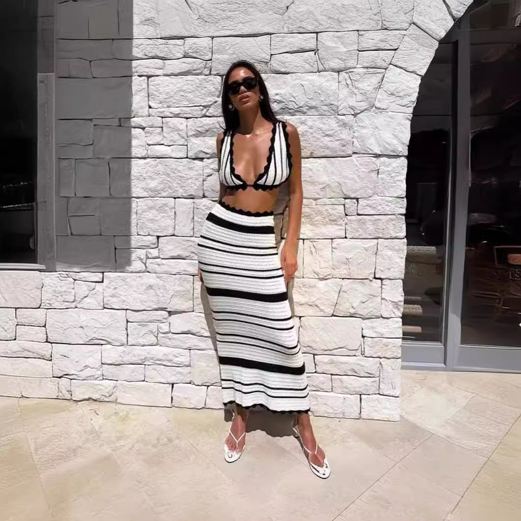 Kvinnors stickad klänning i crop top stil med maxilängd silhuett och vågig övergång-Eva Jonsson