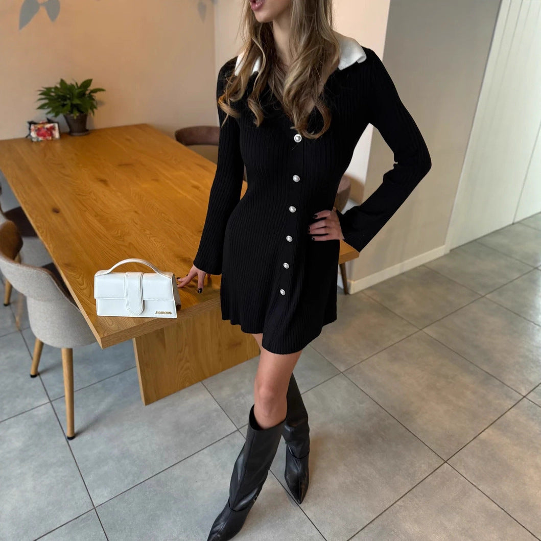 Kvinnors stickad klänning med elegant knäppning och lång ärm Mirla-Eva Jonsson