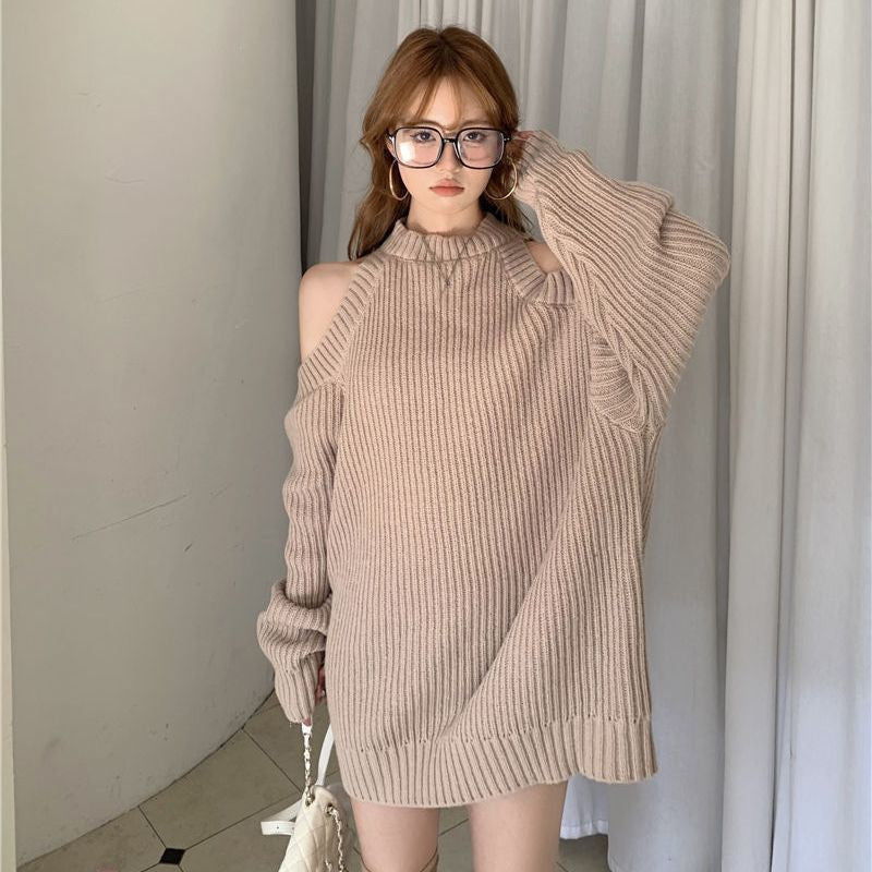 Kvinnors stickad klänning med off-shoulder look och ribbad textur Mirla-Eva Jonsson