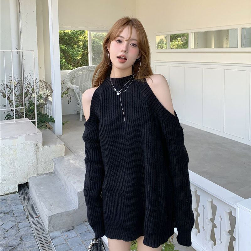 Kvinnors stickad klänning med off-shoulder look och ribbad textur Mirla-Eva Jonsson