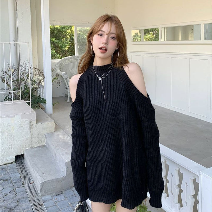 Kvinnors stickad klänning med off-shoulder look och ribbad textur Mirla-Eva Jonsson