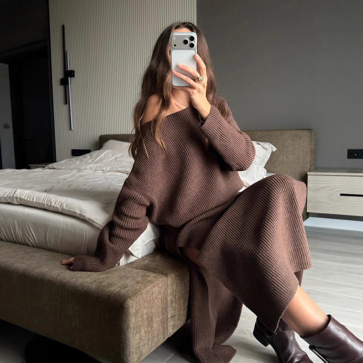 Kvinnors stickad klänning och oversized tröjset Mirla-Eva Jonsson
