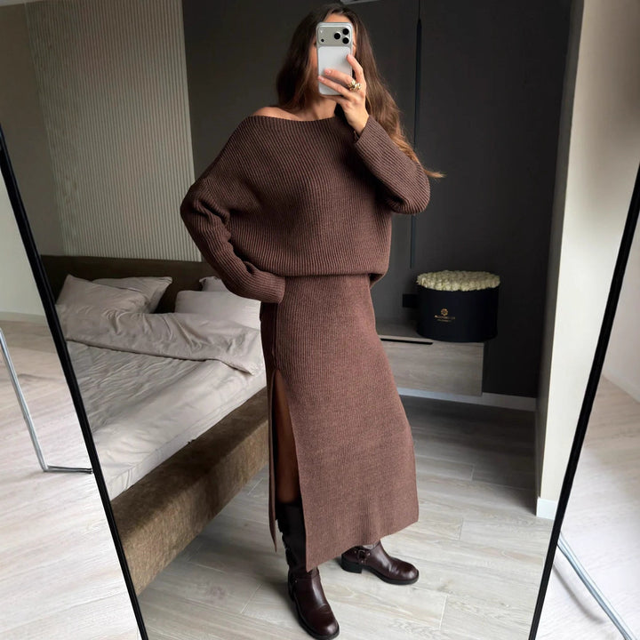 Kvinnors stickad klänning och oversized tröjset Mirla-Eva Jonsson