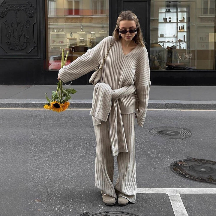 Kvinnors stickad kostym med lös passform och elegant design Mirla-Eva Jonsson