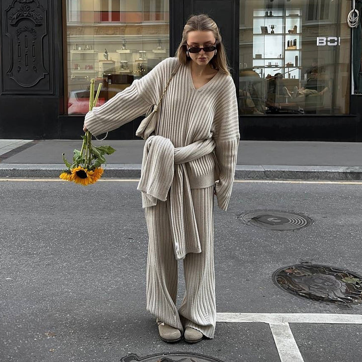Kvinnors stickad kostym med lös passform och elegant design Mirla-Eva Jonsson