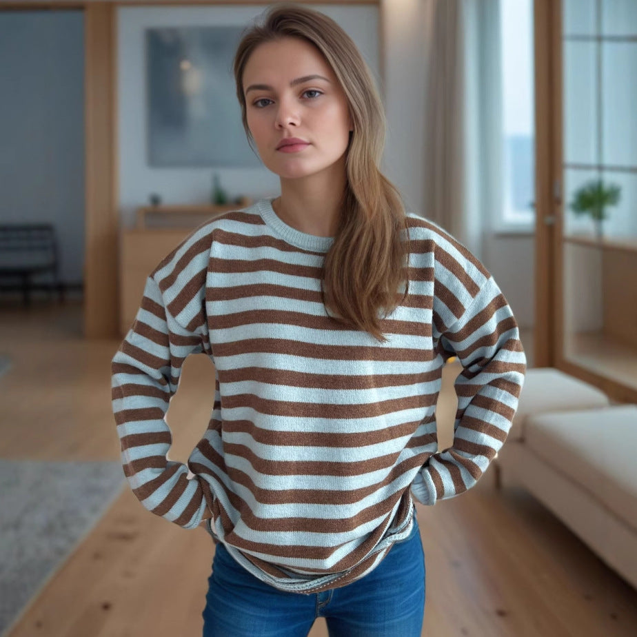 Kvinnors stickad oversized tröja med avslappnad randig mönster Mirla-Eva Jonsson