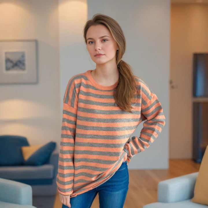 Kvinnors stickad oversized tröja med avslappnad randig mönster Mirla-Eva Jonsson