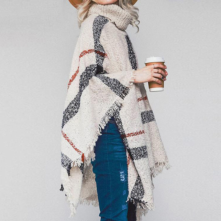 Kvinnors stickad poncho med asymmetrisk skärning och moderiktig krage Mirla-Eva Jonsson