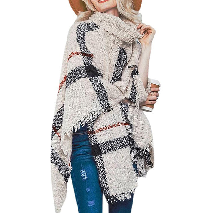 Kvinnors stickad poncho med asymmetrisk skärning och moderiktig krage Mirla-Eva Jonsson