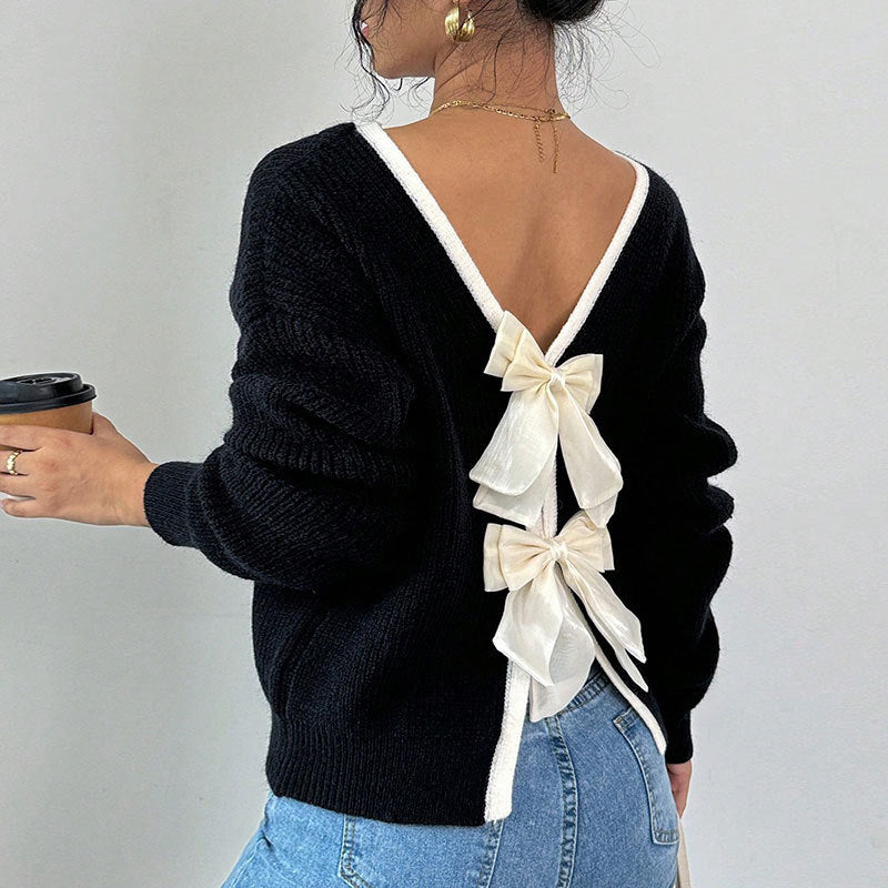 Kvinnors stickad pullover med V-hals och dekorativa rosetter runt-Eva Jonsson