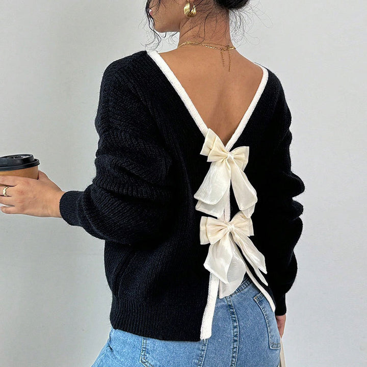 Kvinnors stickad pullover med V-hals och dekorativa rosetter runt-Eva Jonsson