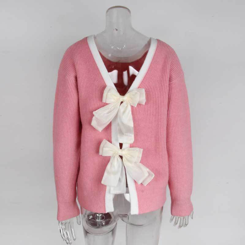 Kvinnors stickad pullover med V-hals och dekorativa rosetter runt-Eva Jonsson