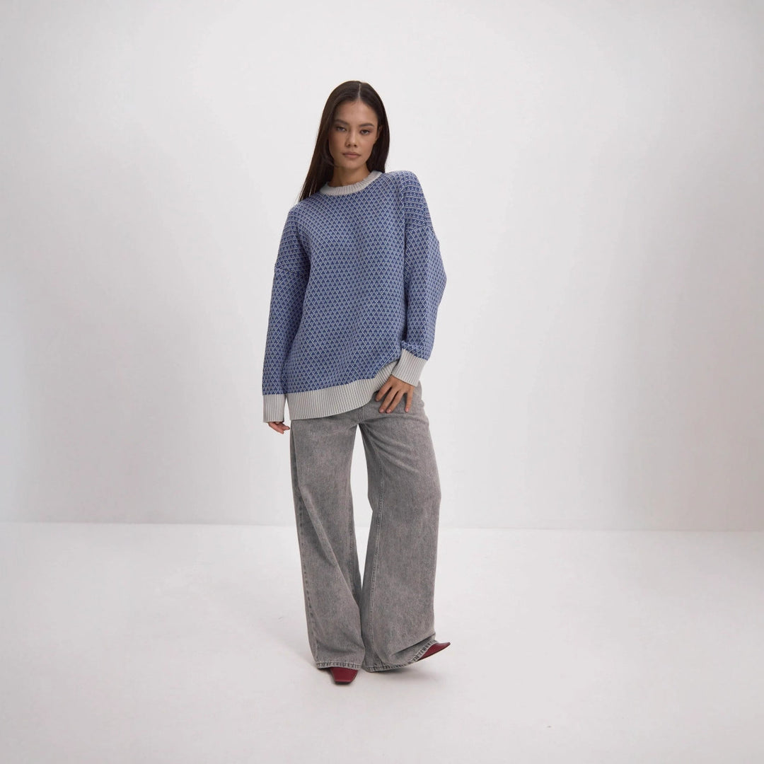 Kvinnors stickad pullover med elegant zickzackmönster och mjuk rund halsringning Mirla-Eva Jonsson