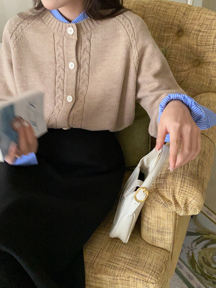 Kvinnors stickad pullover med kabelmönster Mirla-Eva Jonsson