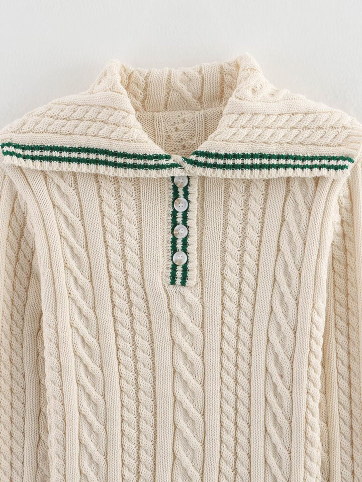 Kvinnors stickad pullover med klassisk ståkrage och tidlös flätmönster Mirla-Eva Jonsson