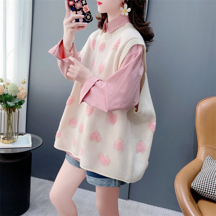 Kvinnors stickad topp med söt hjärtdesign och volangdetaljer Mirla-Eva Jonsson