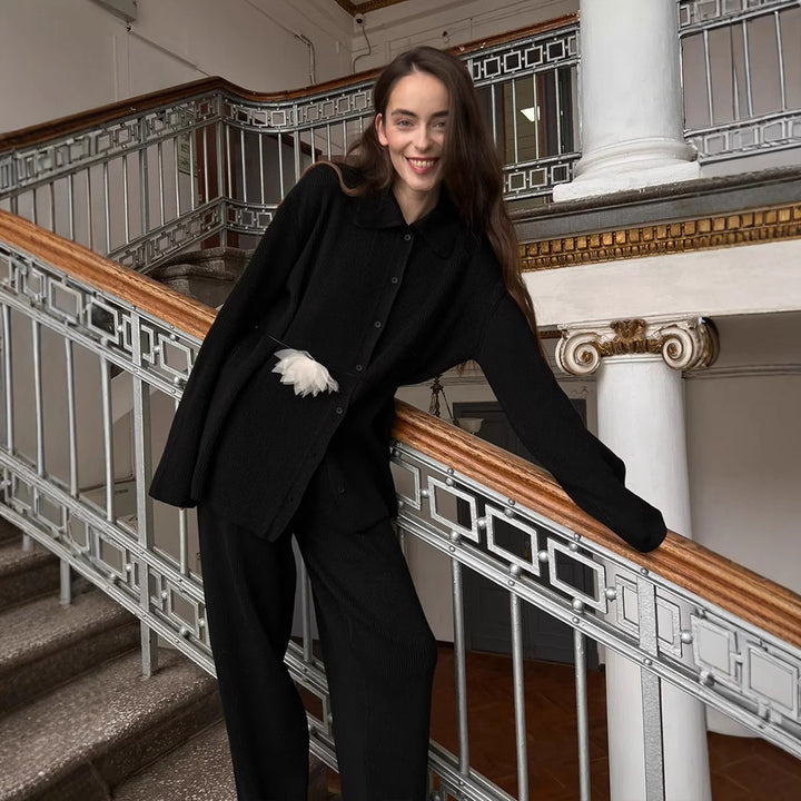 Kvinnors stickad topp med stiligt ribbmönster Mirla-Eva Jonsson