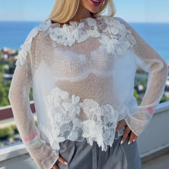 Kvinnors stickad tröja med blommig spetsdetalj och genomskinlig design Mirla-Eva Jonsson