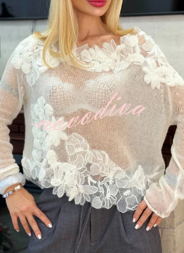 Kvinnors stickad tröja med blommig spetsdetalj och genomskinlig design Mirla-Eva Jonsson