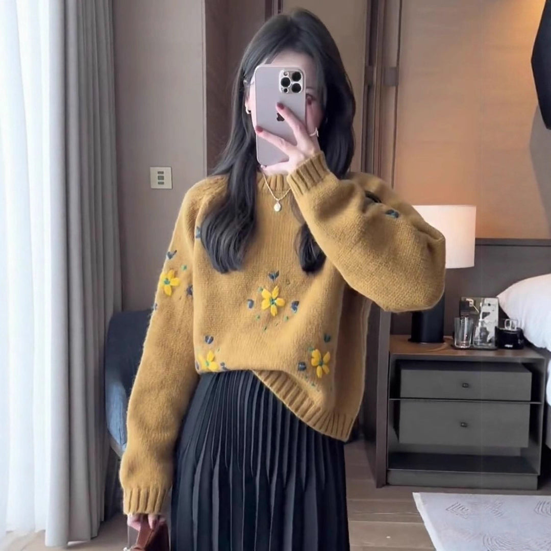 Kvinnors stickad tröja med blommönster Mirla-Eva Jonsson
