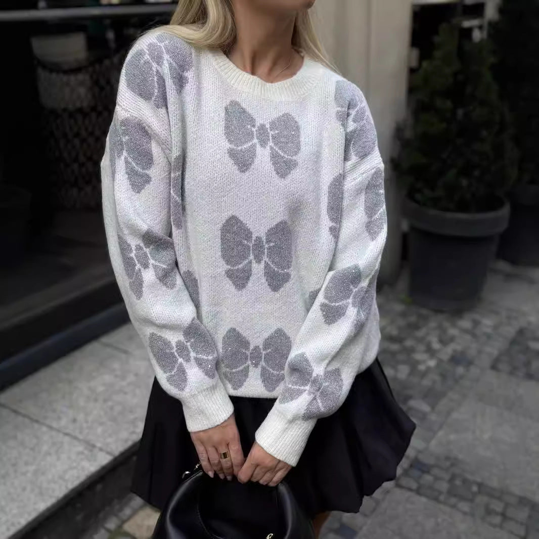 Kvinnors stickad tröja med blommönster och mjukt material Mirla-Eva Jonsson