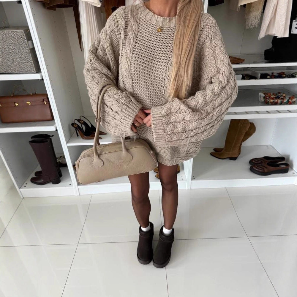 Kvinnors stickad tröja med chunky kabelmönster och oversized passform Mirla-Eva Jonsson
