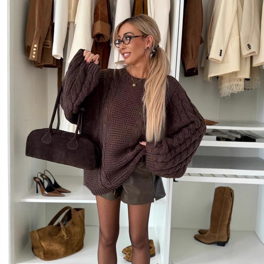 Kvinnors stickad tröja med chunky kabelmönster och oversized passform Mirla-Eva Jonsson