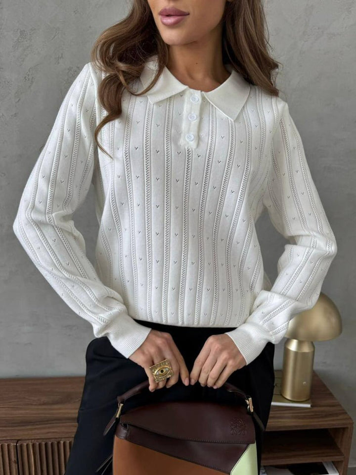 Kvinnors stickad tröja med elegant krage och texturerad design Mirla-Eva Jonsson