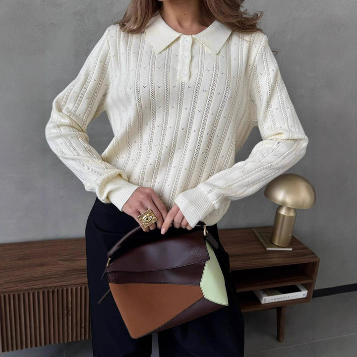 Kvinnors stickad tröja med elegant krage och texturerad design Mirla-Eva Jonsson