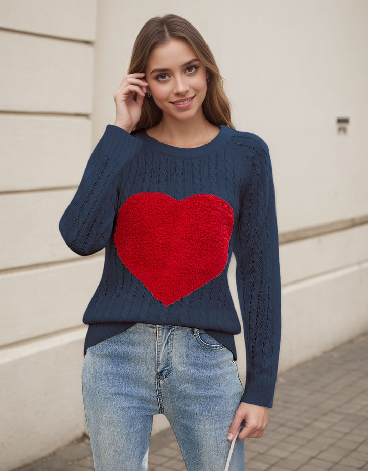 Kvinnors stickad tröja med hjärtapplikation och luftig stickstruktur Mirla-Eva Jonsson