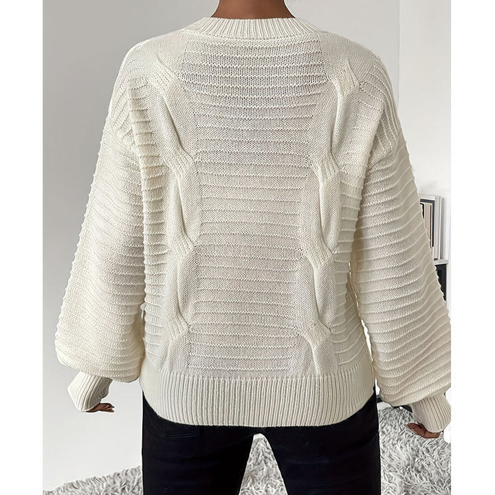 Kvinnors stickad tröja med hjärtapplikationer i modern design Mirla-Eva Jonsson