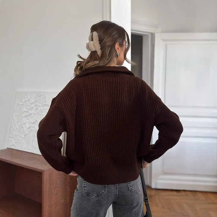 Kvinnors stickad tröja med hög krage och dragkedja Mirla-Eva Jonsson