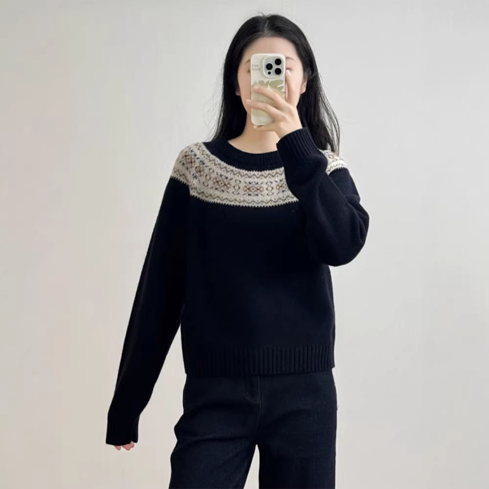 Kvinnors stickad tröja med kreativ norska mönster Mirla-Eva Jonsson