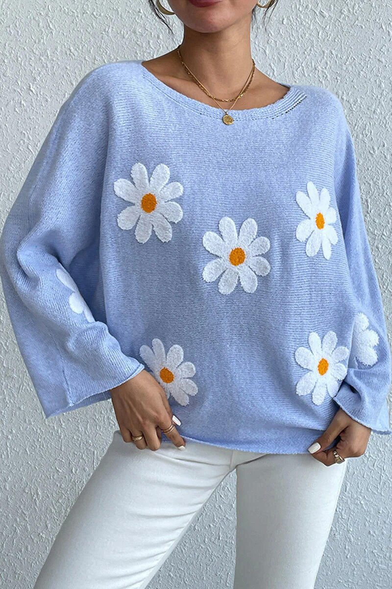 Kvinnors stickad tröja med lekfull blomsterdesign och lös passform Mirla-Eva Jonsson