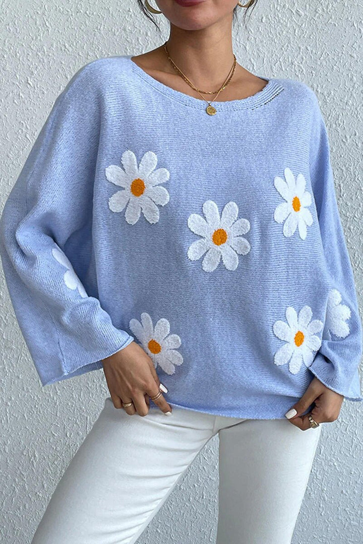 Kvinnors stickad tröja med lekfull blomsterdesign och lös passform Mirla-Eva Jonsson